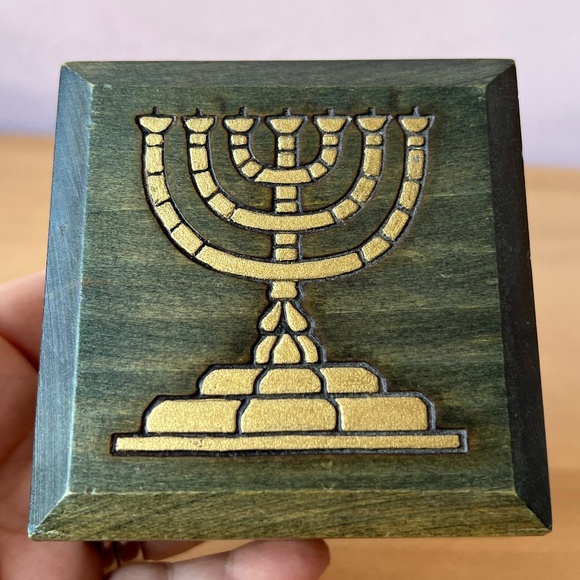 Other - VINTAGE ISRAEL WOOD DECORATIVE BOX MENORAH MAGEN DAVID STAR OF DAVID GREEN GOLD